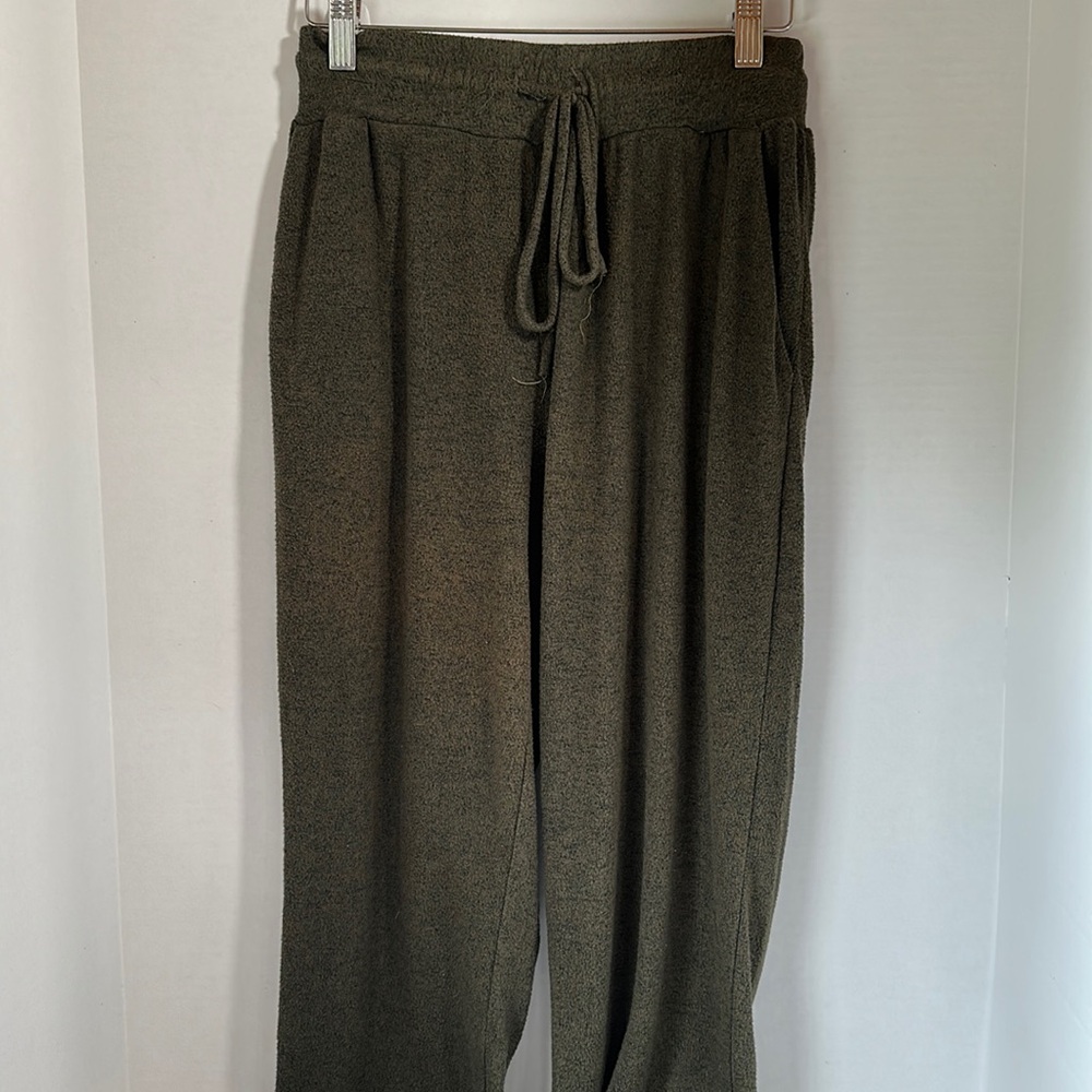 Amelia James olive green lounge pants jogger size medium pockets